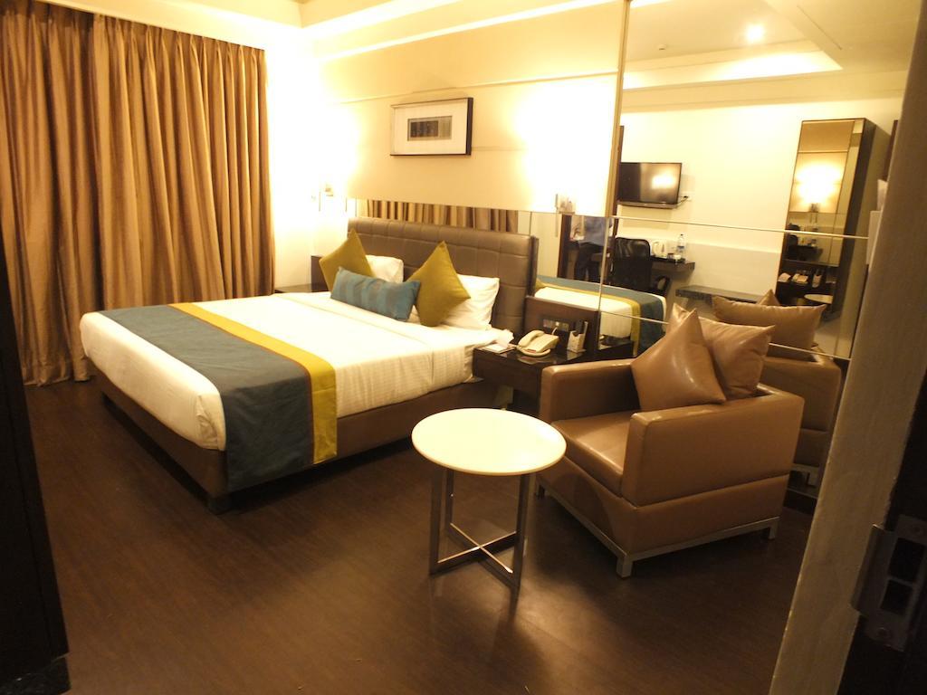 Hotel Regalia Tirupati Exteriör bild