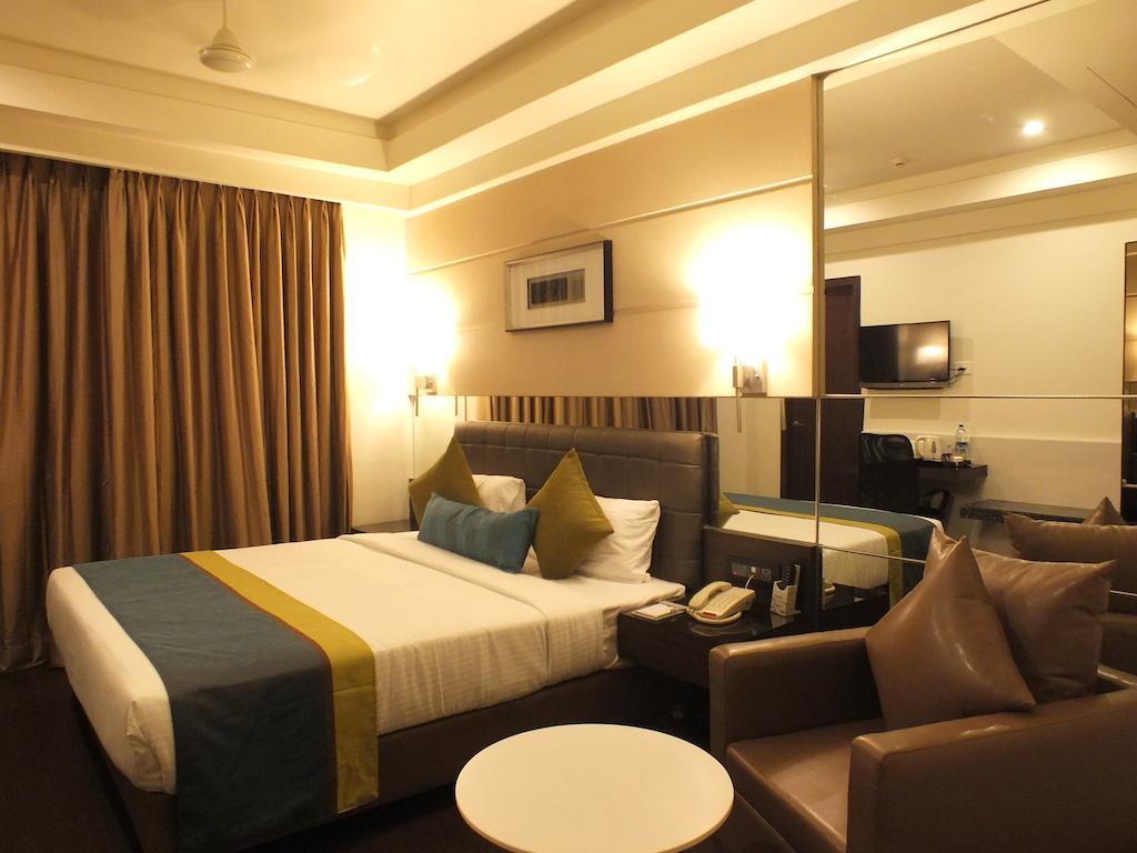 Hotel Regalia Tirupati Exteriör bild