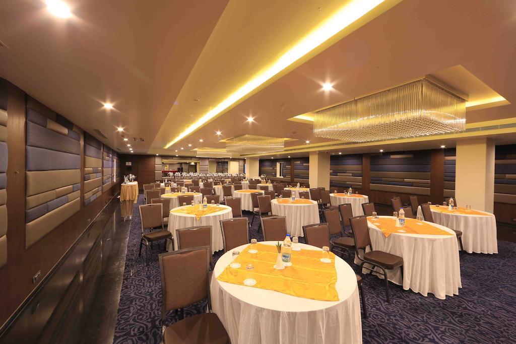 Hotel Regalia Tirupati Exteriör bild