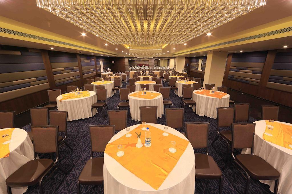 Hotel Regalia Tirupati Exteriör bild