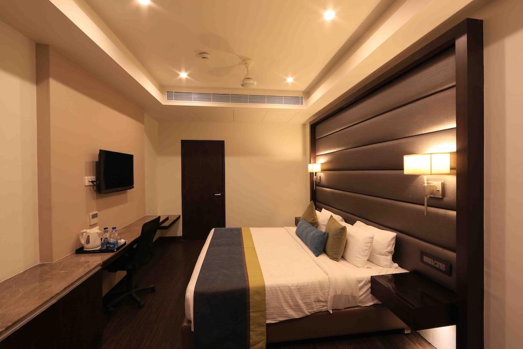 Hotel Regalia Tirupati Exteriör bild